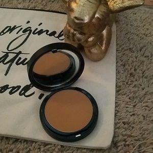 BareMinerals BarePRO Cardamom 23